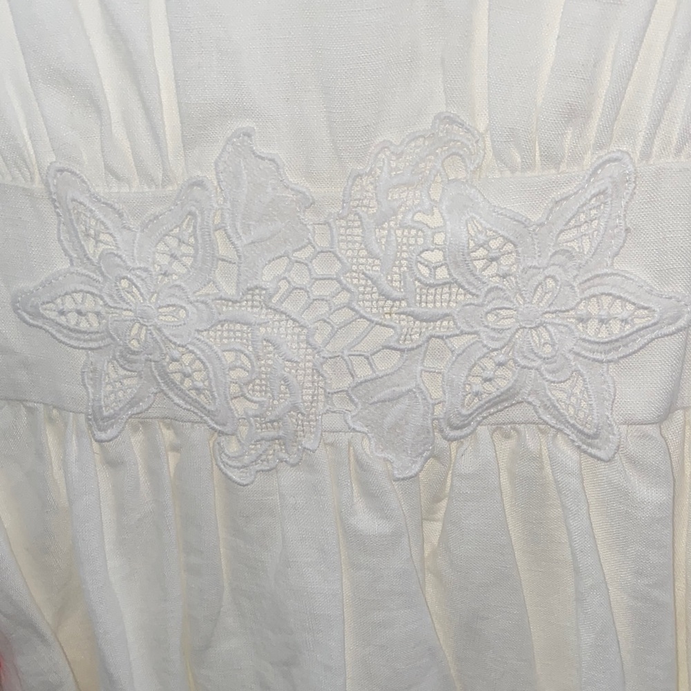 Elegant White Lace Dress - Picture 2 of 8